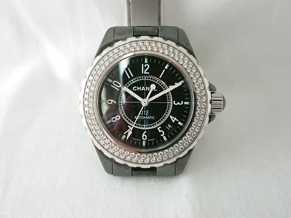 シャネルの黒 セラミック ダイヤベゼル 自動巻き Ｊ１２ 38㎜ 腕時計の買取実績です。