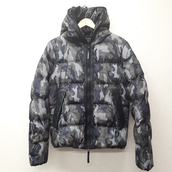 デュベティカの迷彩柄ダウンジャケット買取。東京都港区のブランド古着