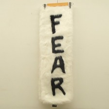 ヘインソの「Fear」 Fur Stole ストールを買取しました。新宿伊勢丹から徒歩30秒、新宿三丁目店です。状態は比較的状態の良いお品物です。