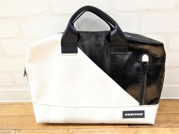 フライターグの白×黒　F301 MOSS LAPTOP BAG 2WAYの買取実績です。