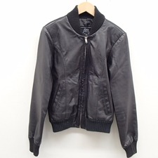 宅配店でKTZ(ケーティーゼット)のレザーシングルライダースジャケットを買取致しました。状態は傷などなくきれいなお品物です。