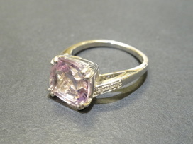 モーブッサンのアメジスト×ダイヤモンド モームジュテーム リングをブランド買取のエコスタイル銀座本店で買取致しました。