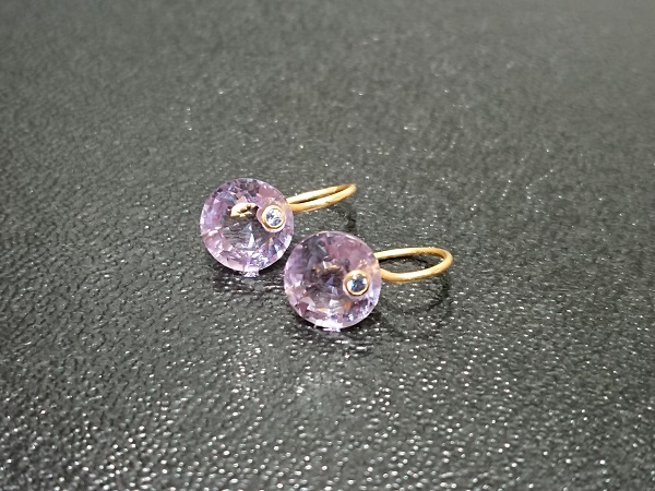 新宿三丁目店で、マリーエレーヌドゥタイヤックのアメジストと  