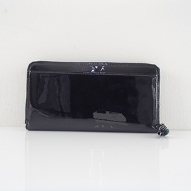 エポイのエナメル ラウンドファスナー長財布の買取実績です。