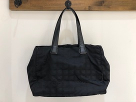 シャネルの黒　ニュートラベルライン　トートバッグの買取実績です。