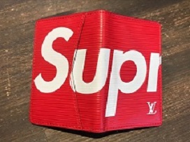 ルイヴィトンのルイヴィトン（LOUIS VUITTON）×シュプリーム　17年　エピ　オーガナイザー　カードケース　M67714の買取実績です。