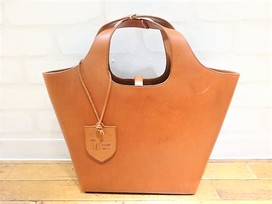 ゲンテンのブラウン　10周年　レザー　ハンドバッグの買取実績です。