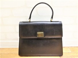 エトロの黒　レザー　ハンドバッグの買取実績です。
