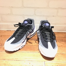 ナイキ（NIKE）の綺麗な状態のエアマックス95をお買取させていただきました。スニーカー買取もにお任せください！状態は綺麗な状態のお品物です。