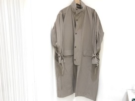 コモリのベージュ　ストームコートの買取実績です。