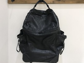 アレキサンダーワンの黒　レザー　バックパックの買取実績です。