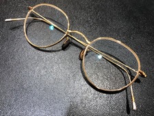 渋谷店では、10-アイヴァンのNo.3の眼鏡を買取ました。状態は少々テンプルに補正が加わっています。