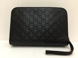 グッチの201755 黒 シマ セカンドバッグの買取実績です。