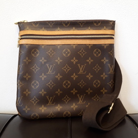 ルイヴィトンのモノグラム　ポシェットボスフォール　ショルダーバッグの買取実績です。