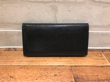 銀座本店でカミーユフォルネの黒のリザード2つ折り財布を買取致しました。状態は汚れなどなくきれいな状態です。