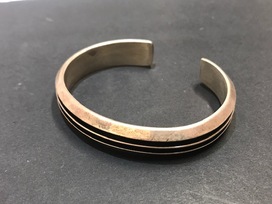 トムホークのシルバー　2ラインバングルの買取実績です。