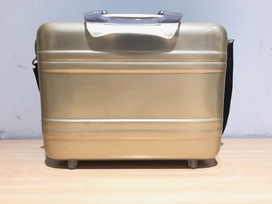 ゼロハリバートンのシャンパンゴールド　アルミニウム　2WAYバッグの買取実績です。