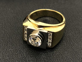 ダイヤモンドのダイヤ付きゴールドリング(K18,1.37ct)の買取実績です。