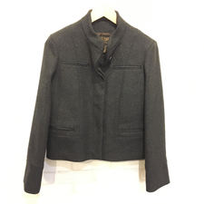 エコスタイル新宿南口店で15年製のウールのコートをお売りいただきました。状態は美品になります。