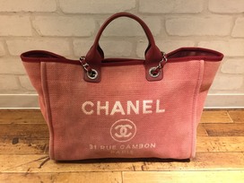 シャネルの16番台 ドーヴィル 2WAYトートバッグの買取実績です。