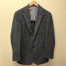 港区の洋服買取店、広尾店です。スティレラティーノ（Stile Latino）のチェック柄ジャケットをお買取しました。状態は通常使用感のあるお品物です。