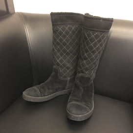 シャネルの12A　ムートンブーツの買取実績です。