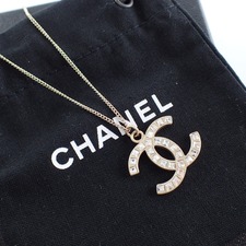 シャネル（CHANEL）のココマーク スクエアラインストーン ネックレスを出張買取にてお買取させていただきました。広尾のブランド買取店、広尾店です。状態は通常使用感のあるお品物です。