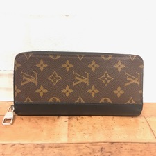 ルイヴィトン（Louis Vuitton）のモノグラムマカサー ポルトフォイユ・ヴェルティカルをお買取させていただきました。財布買取もまで！状態はコインケース内に汚れが見受けられます。