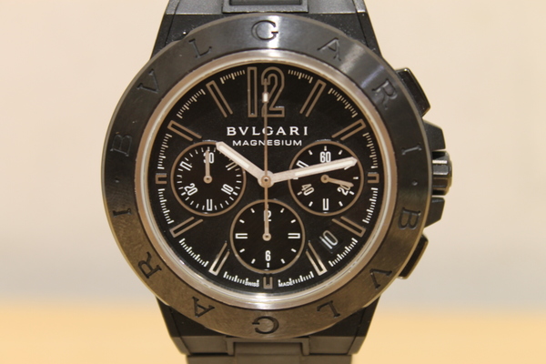 ブルガリの黒 ディアゴノ マグネシウム DG 42 SMC CH クロノグラフ 腕時計の買取実績です。