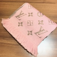 ルイヴィトン（Louis Vuitton）のエシャルプ･ロゴマニア シャインをお買取させていただきました。新宿のブランド買取店、新宿南口店です。状態は綺麗な状態のお品物です。