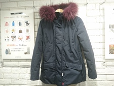 ケープホーンの18AW BEAGLE MURMAS ダウンコートを買取させて頂きました。新宿伊勢丹から徒歩30秒、新宿三丁目店です。状態は一部装飾品に難があります。