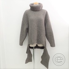 エコスタイル宅配買取センターにてバレンシアガの16年製 裾変形 リブニットセーターを買取致しました。状態は通常使用感があるお品物です。