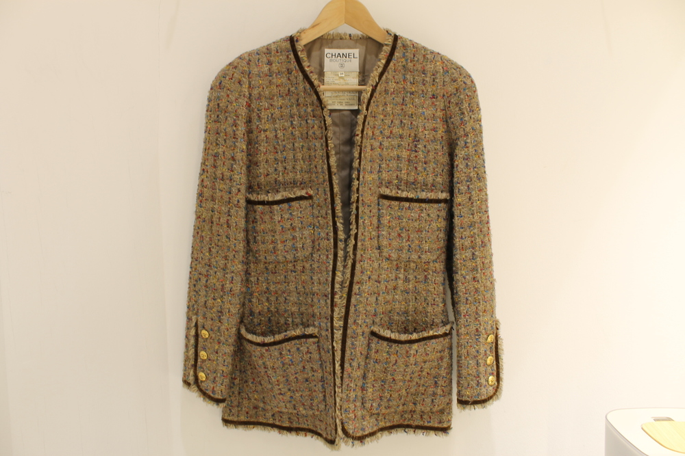 シャネルの洋服の茶 シャネルツイード ボレロジャケットの買取実績です 19年1月18日公開の情報です エコスタイル