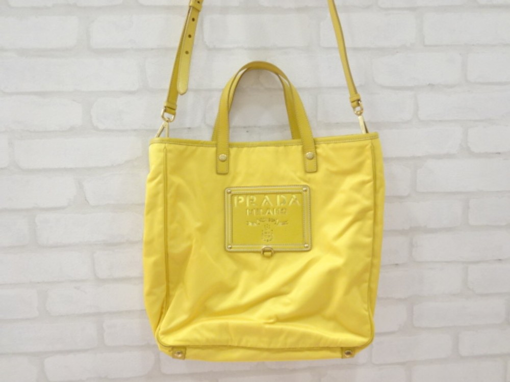 プラダのナイロン×サフィアーノ ロゴデザイン 2way バッグをブランドバッグ買取のエコスタイル銀座本店で致しました。 買取価格・実績