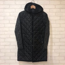 ラベンハム（LAVENHAM）を新宿で買取。キルティング フーデットコートをお買取しました。状態は通常使用感のあるお品物です。
