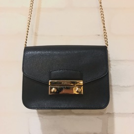 フルラの00823486 メトロポリス チェーンショルダーバッグ ※アウトレット購入の買取実績です。