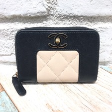 新宿三丁目店でシャネル（CHANEL）のバイカラー ラウンドファスナー カードケースをお買取しました。状態は綺麗な状態のお品物です。