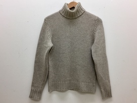 ドルモアのグレー カシミヤ タートルネックニットの買取実績です。