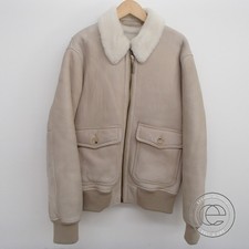 アヴィレックスのラムレザー ムートン ボア フライトジャケットをブランド洋服買取のエコスタイル浜松鴨江店で買取致しました。状態は通常使用感があるお品物です。