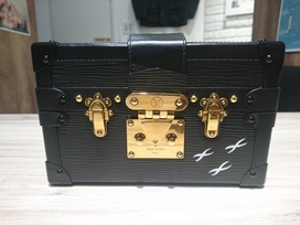 ルイヴィトンの2015年 黒エピ プティットマルの買取実績です。