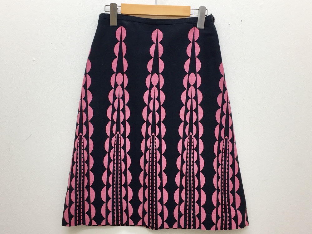 ミナペルホネンのピンク×黒  cloudy flower スカートの買取実績です。