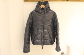 デュベティカのネイビー　DIONISIO　ダウンジャケットの買取実績です。