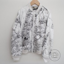 イロコイの585103 B&W MAP TYVEK オリジナルNY地図プリント MA-1 ジャケットをブランド洋服買取ので買取致しました。状態は通常使用感があるお品物です。