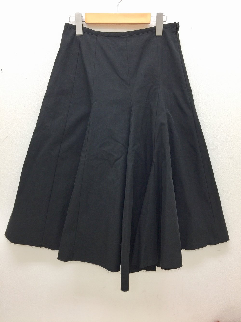 エコスタイル浜松鴨江店にて、ヨウジヤマモトの黒の切りっぱなしスカートを買取致しました。 買取価格・実績 2019年2月2日公開情報｜ブランド