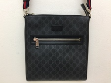 浜松鴨江店にて、GUCCI（グッチ）の黒474137GGスプリームキャンバスメッセンジャーバッグの現行品を買取しました。状態は未使用に近い状態です。