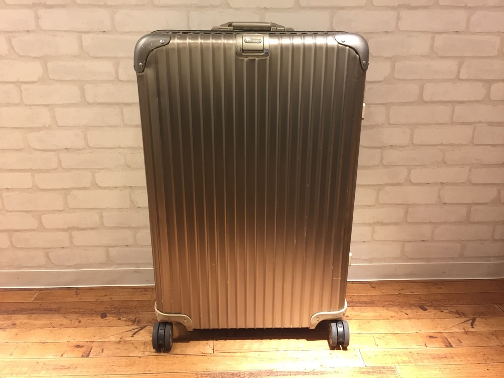 リモワの920.73 シャンパンゴールド トパーズチタニウム スーツケース 85Lの買取実績です。