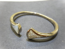 ブルガリのディーヴァドリーム マザーオパール×パヴェダイヤモンド ブレスレットをブランドジュエリー買取のエコスタイル銀座本店で買取致しました。状態は