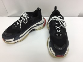 バレンシアガの533882  18AW トリプルS スニーカーの買取実績です。