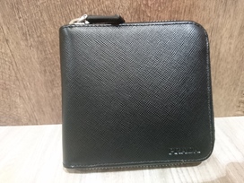 プラダの2M1221 サフィアーノ ラウンドジップ コンパクトウォレットの買取実績です。
