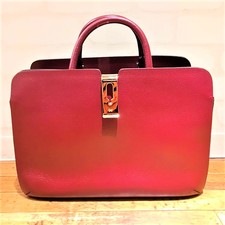 銀座本店でアニヤハインドマーチ（Anya Hindmarch）のアルビオン 2WAY レザー ハンドバッグをお買取しました。状態は金具に一か所小傷がありますが、総合的に見てとてもきれいな状態です。